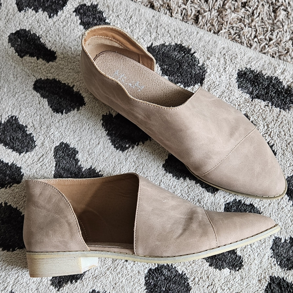 Mi.iM  FREYA Sand Almond Toe Flats Women Size 10